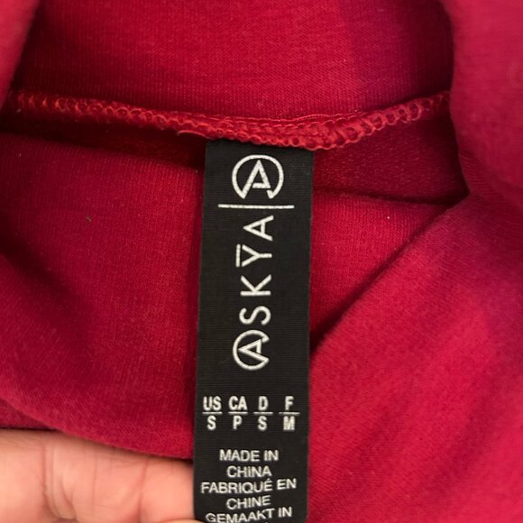 Askya Activewear Red Cropped Sweater with Mock Turtle Neck- Size Small - Picture 2 of 4